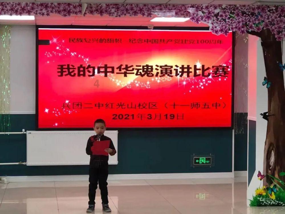 小萌妹的甜美装扮
