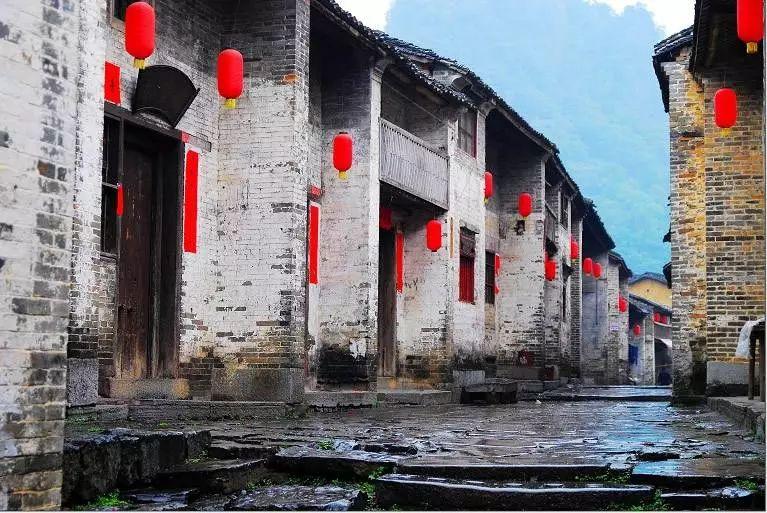 每天早晨闹铃一响，女朋友为什么抱在我怀里腻腻歪歪的不想起床？